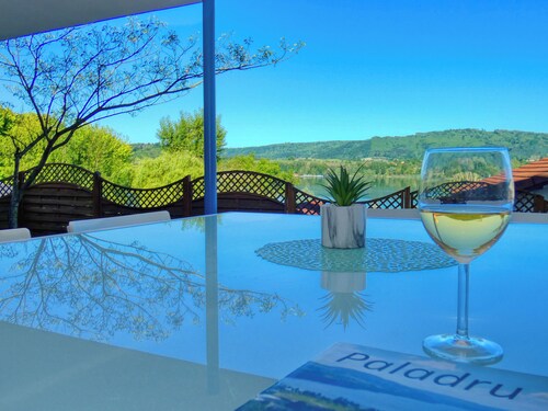 LAC CASA 60â â App. sixties terrasse vue lac 300m plage