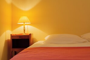 7 habitaciones, tabla de planchar con plancha, cuna de viaje y wifi 