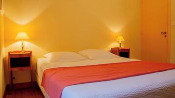 7 slaapkamers, een strijkplank/strijkijzer, reisbedje, wifi