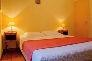 7 chambres, fer et planche à repasser, lit parapluie, Wi-Fi