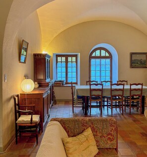 TV, fireplace, DVD player, table tennis - LA CHARTREUSE DE LA SYLVE BÉNITE, family home (Villages du Lac de Paladru)