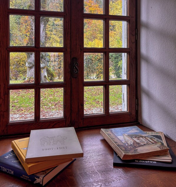 Interior - LA CHARTREUSE DE LA SYLVE BÉNITE, family home (Villages du Lac de Paladru)
