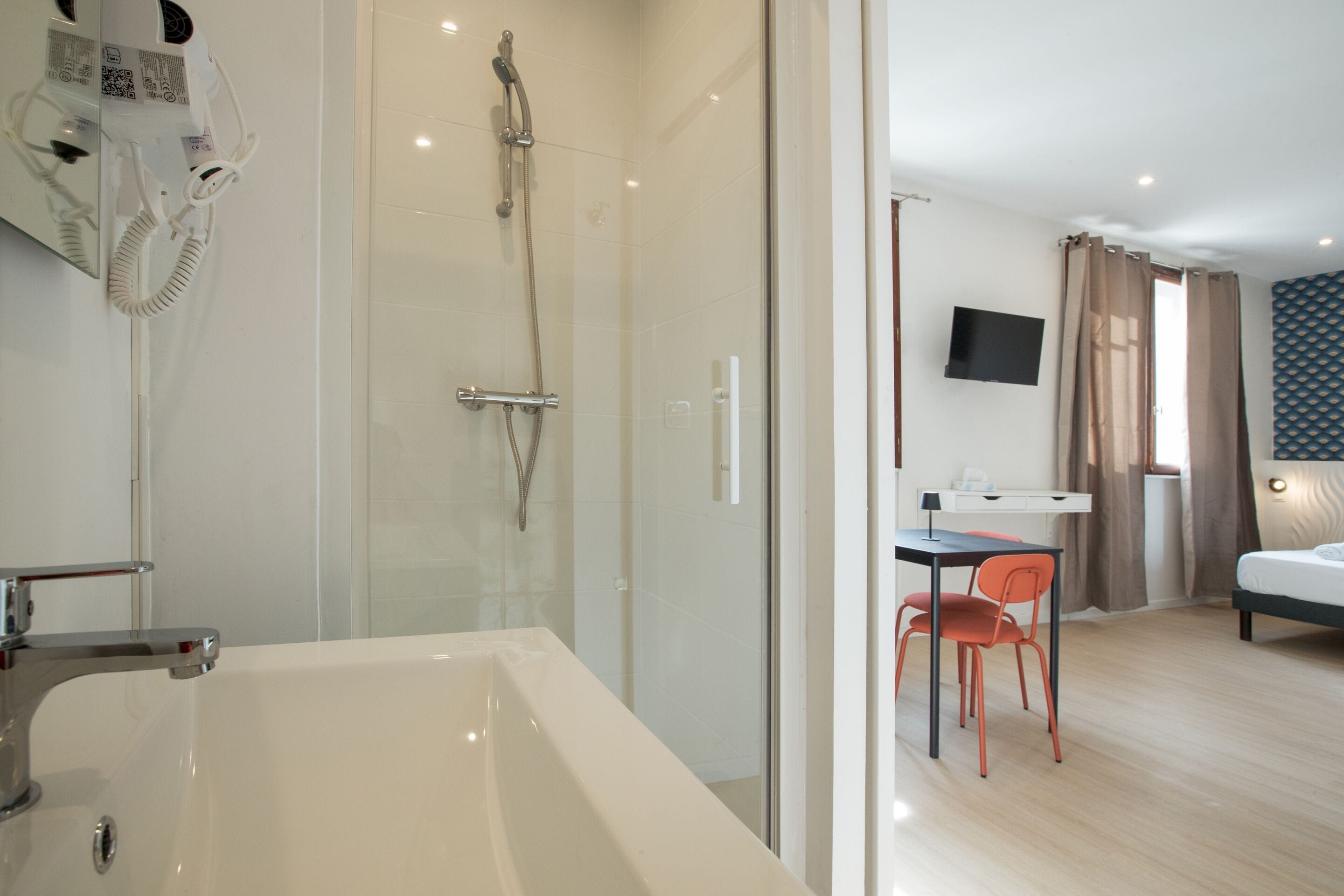 Suite Premium, ensuite | Meja kerja, ruang kerja ramah laptop, dan Wi-Fi gratis