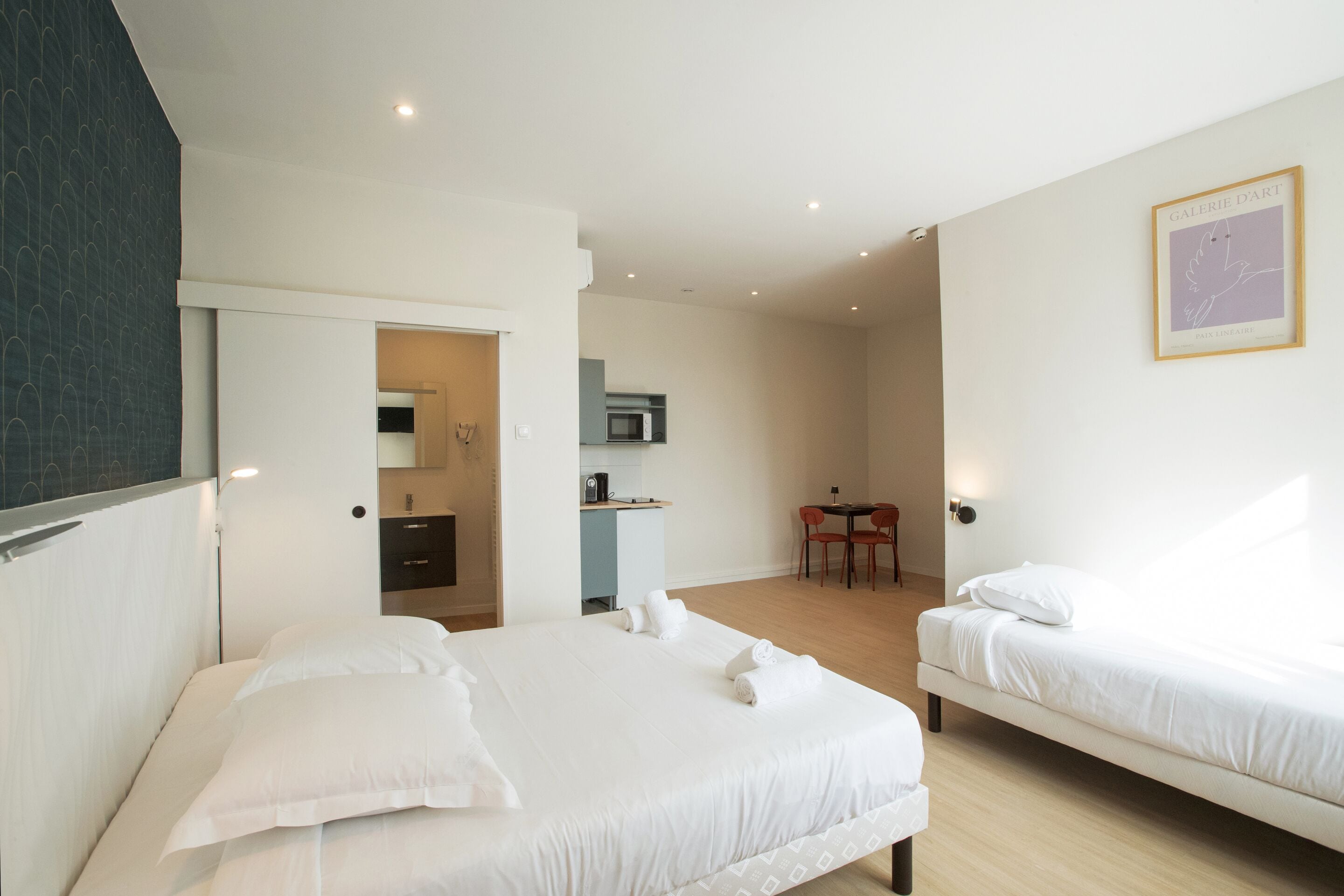 Comfort Suite, Ensuite | Desk, laptop workspace, free WiFi