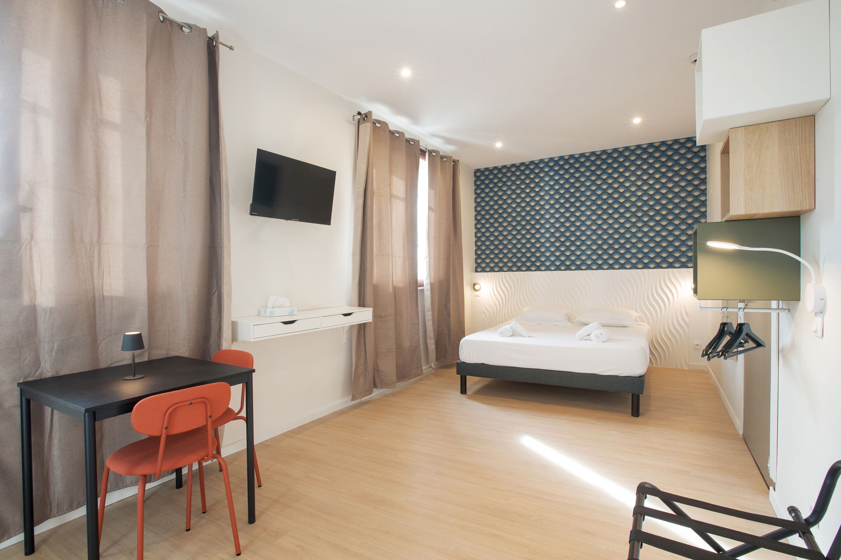 Desk, laptop workspace, free WiFi