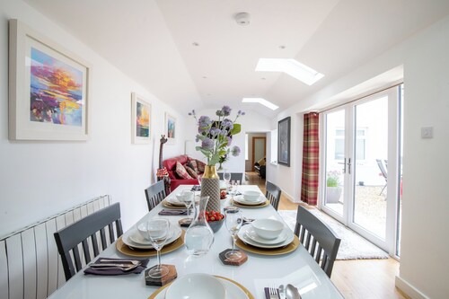 A charming cottage in the heart of Ballater, with a beautiful & modern interior
