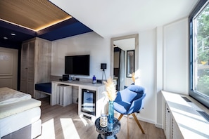 Comfort Double Room, Balcony | Hypo-allergenic bedding, in-room safe, desk, soundproofing
