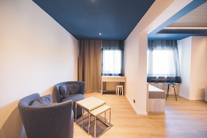 Junior Room, Balcony | Hypo-allergenic bedding, in-room safe, desk, soundproofing