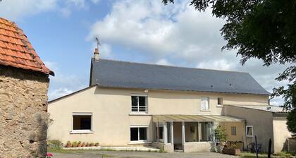 Country house with large private courtyard. Pets welcome.