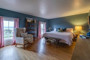 5 bedrooms, iron/ironing board, free WiFi
