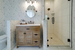 Hair dryer, towels - Sweet Farm on Seneca Lake (Himrod)