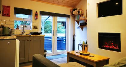 Hottub-nature-familyfriendly-wifi-parking