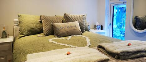 Cabin | 1 bedroom, iron/ironing board, free WiFi, bed sheets