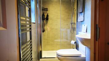 Kabin | Kamar mandi | Shower, perlengkapan mandi gratis, handuk, dan tisu toilet