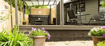 Hottub-nature-familyfriendly-wifi-parking