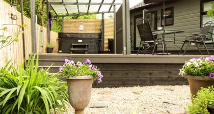 Hottub-nature-familyfriendly-wifi-parking