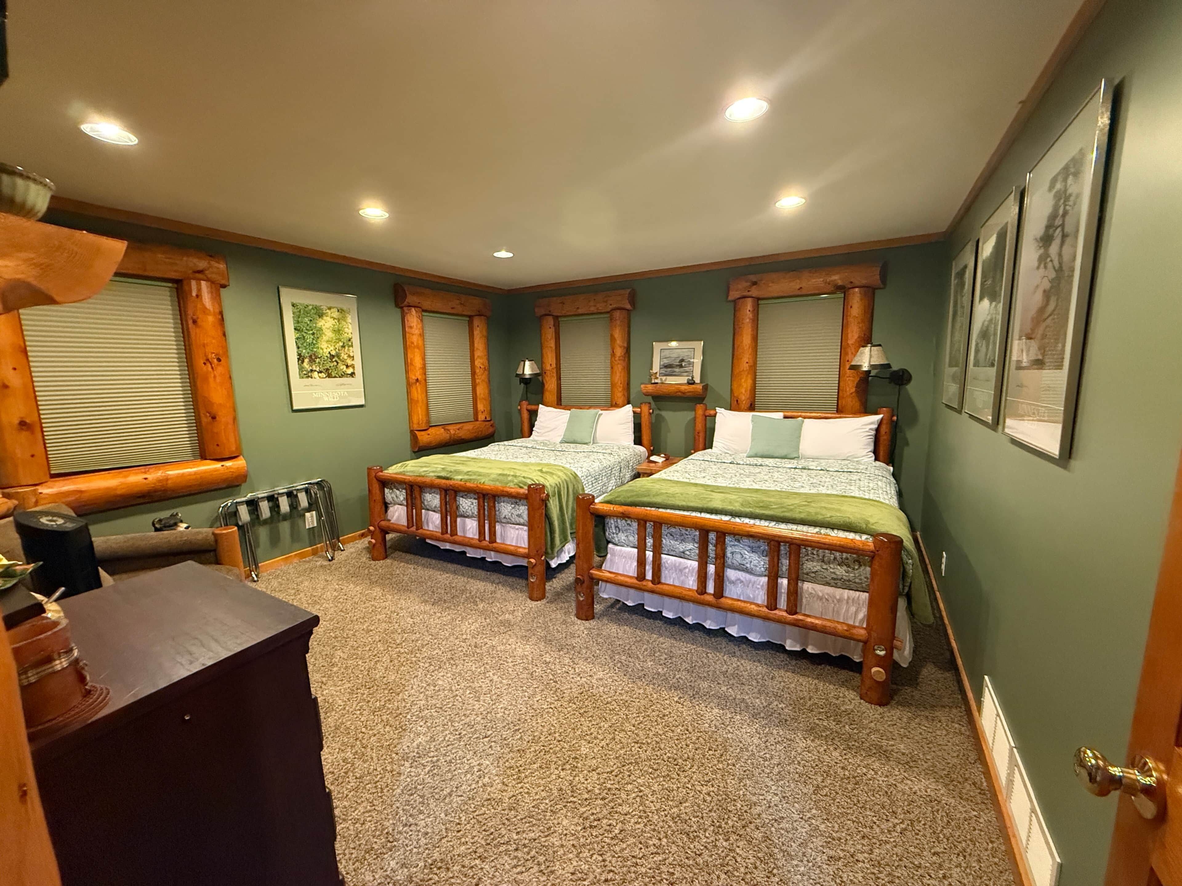 5 عدّة غرف نوم ومكواة/لوح كي وخدمة الإنترنت وملاءات أسرّة