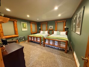 5 bedrooms, iron/ironing board, Internet, bed sheets
