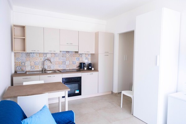 Réfrigérateur, four, plaque de cuisson, lave-vaisselle