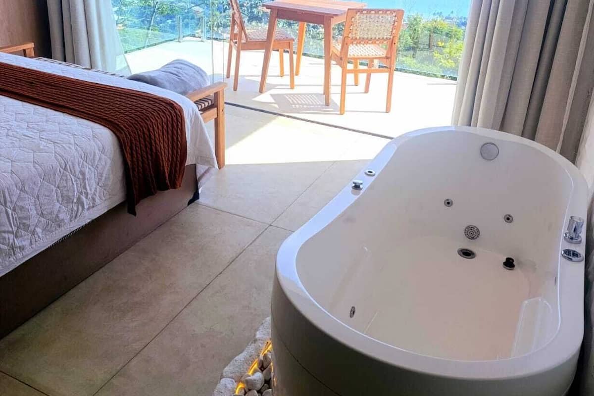 Comfort Studio Suite, Balcony, Sea View | Minibar, individually decorated, free WiFi, bed sheets