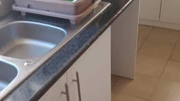 Maison | Cuisine privée | Réfrigérateur, micro-ondes, four, plaque de cuisson