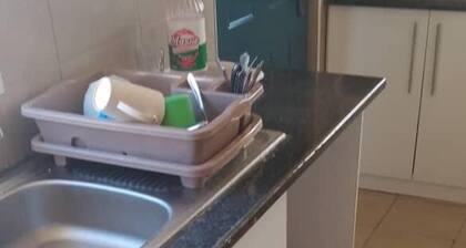 3 Bed House - Sleeps 6 - Garden - Parking - Wifi