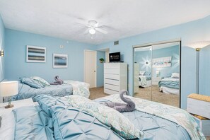 3 slaapkamers, een strijkplank/strijkijzer, gratis wifi, beddengoed