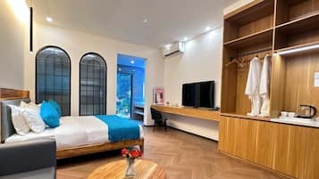 In-room safe, desk, laptop workspace, free WiFi