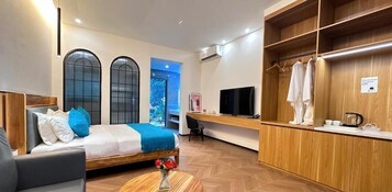 In-room safe, desk, laptop workspace, free WiFi
