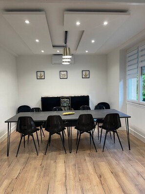 Meeting facility