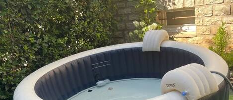 Baignoire à remous extérieure