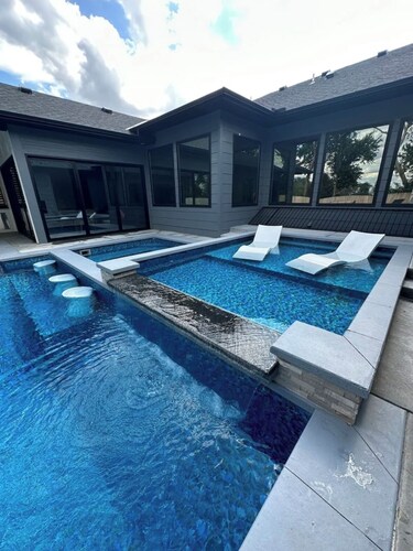 1-bedroom Pool house in just outside of west Wichita, with pool and spa.