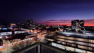 Pemandangan kota dari properti