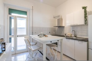 3 bedrooms - Tulipan in Livorno With 3 Bedrooms and 2 Bathrooms (Livorno)