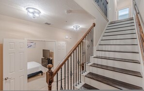 House | 3 bedrooms - The Castle by the Lake w Pool Balcony Grandscape (The Colony)