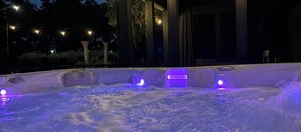 West Park retreat luxury salt water hot tub and heated fiberglass inground pool