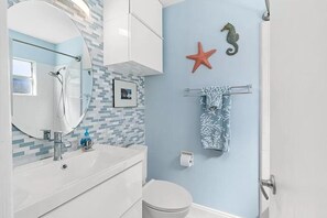 Dusche, Haartrockner, Handtücher, Seife