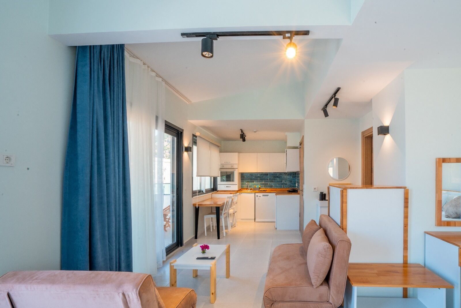 Studio Suite, Sea View | In-room safe, desk, iron/ironing board, free WiFi