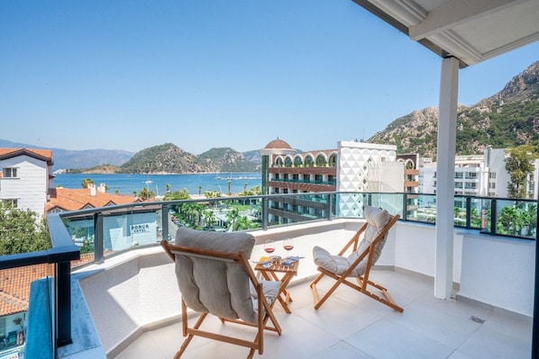 Studio Suite, Sea View | Balcony view