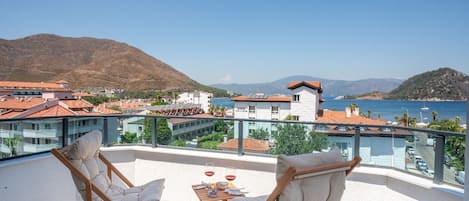 Studio Suite, Sea View | Balcony view