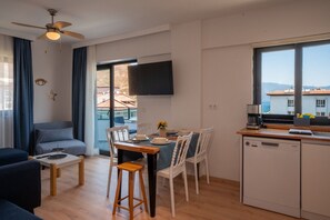 In-room safe, desk, iron/ironing board, free WiFi - içmeler apart dream (Marmaris)