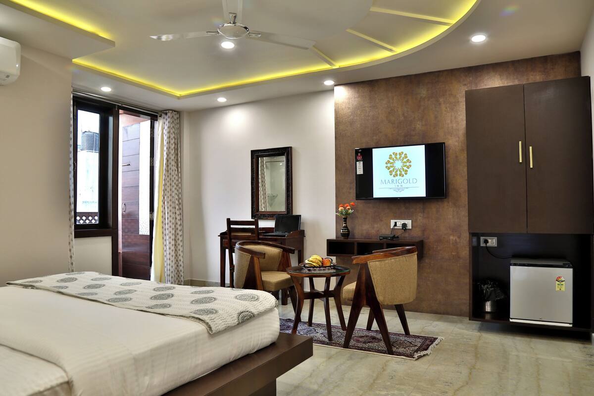 Superior Double Room, Balcony | In-room safe, desk, blackout drapes, soundproofing
