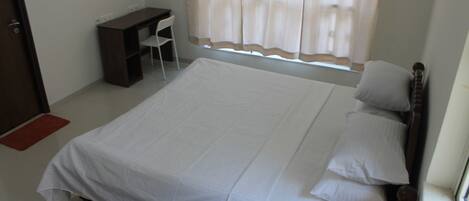 3 bedrooms, in-room safe, blackout curtains, iron/ironing board