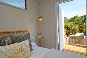 5 室のベッドルーム、デスク、WiFi、ベッドシーツ