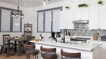 KylskÄp, mikrovÄgsugn, ugn och spishÀll