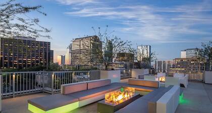 Wyndham Resort 2BD/2BA Deluxe Suite in fantastic downtown Austin - RACE WEEKEND!