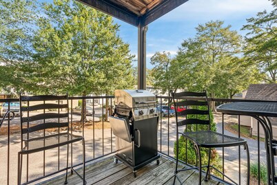  Stylish & Centrally-Located 2 bed/2 bath Condo in Auburn, AL