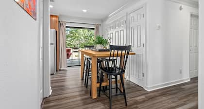 Stylish & Centrally-Located 2 bed/2 bath Condo in Auburn, AL