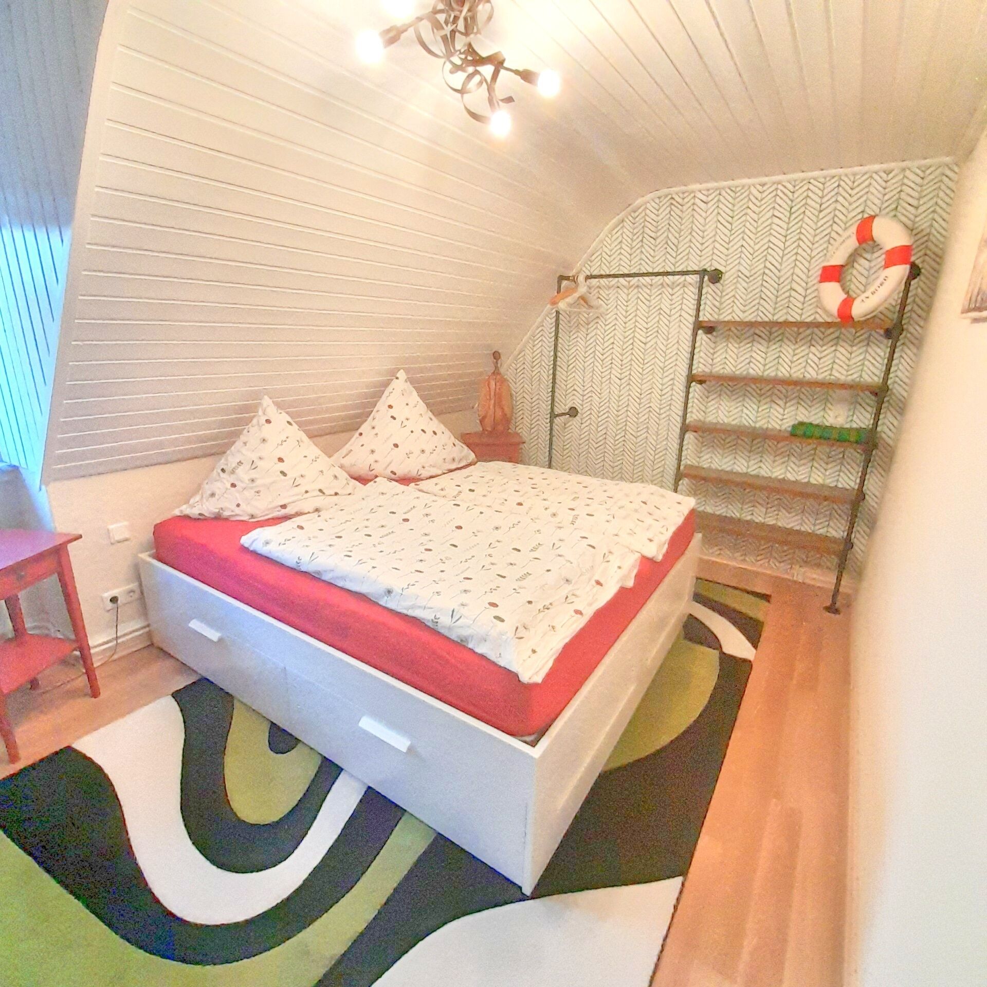 3 bedrooms, desk, iron/ironing board, free WiFi