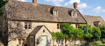 Crooked Cottage in picturesque Upper Oddington | Pass The Keys
